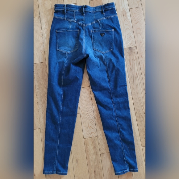 Guess Jeans - Picture 3 of 10